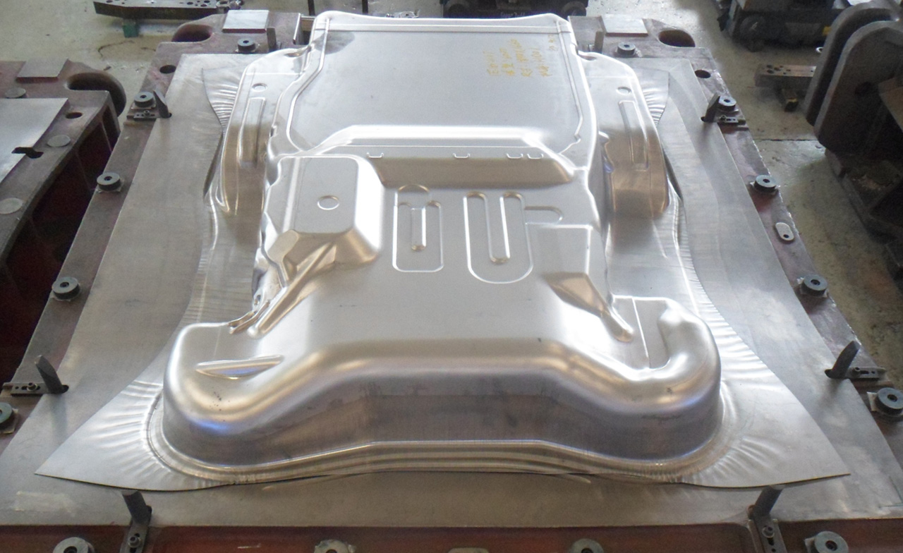 800噸沖床,汽車(chē)發(fā)動(dòng)機(jī)罩沖壓,發(fā)動(dòng)機(jī)側(cè)蓋沖壓,發(fā)動(dòng)機(jī)護(hù)板沖壓